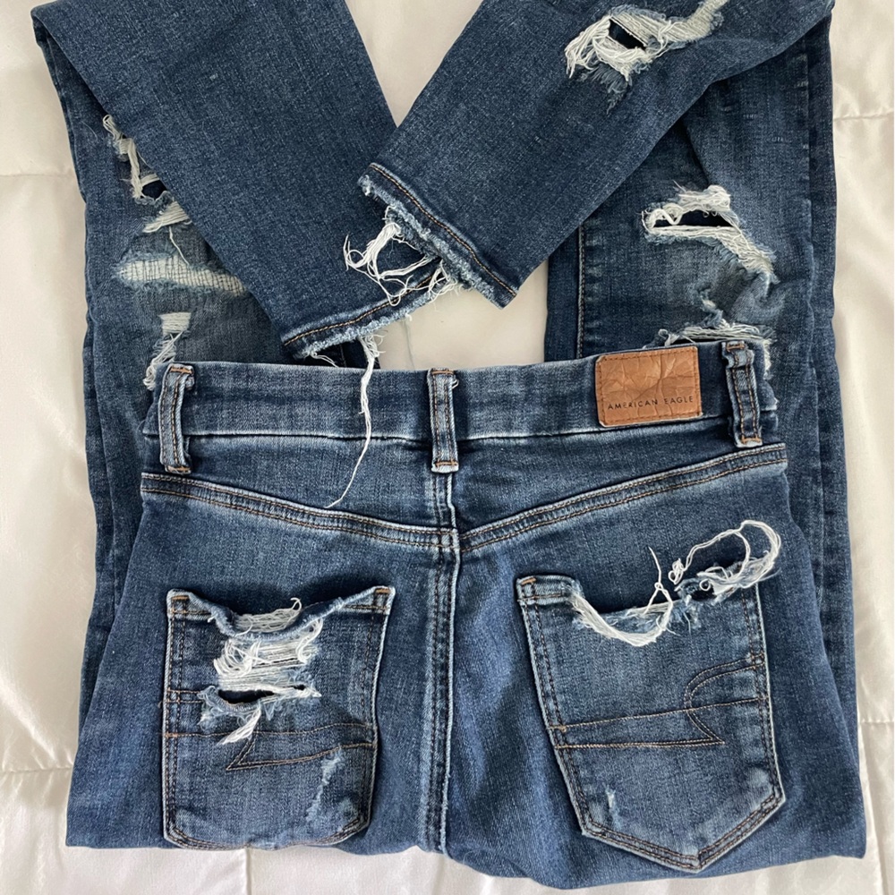 American Eagle Ripped Jeans - Picture 4 of 4